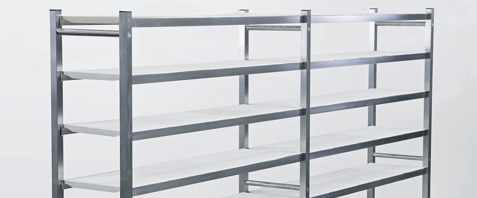 Edelstahl- und Aluminiumregale
